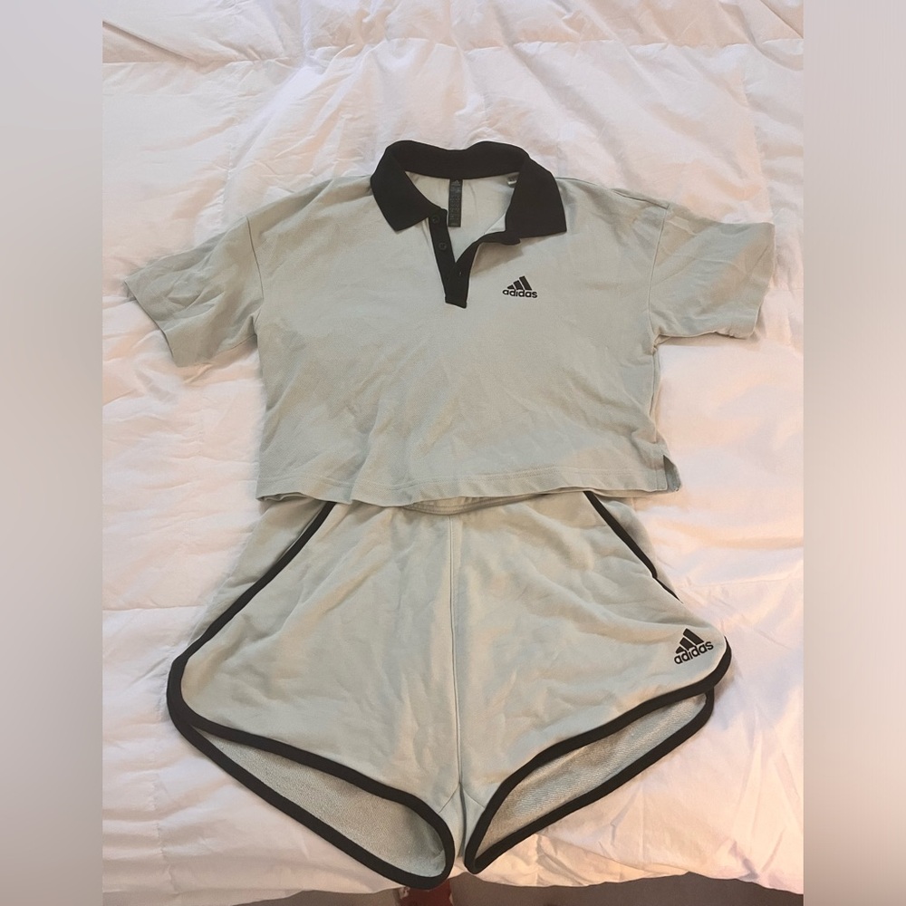 Addidas Matching sporty set size Medium!